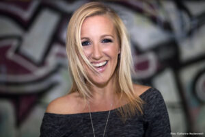 Moderatorin Emily Whigham