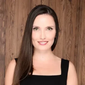 Mounia-Berrada-Gouzi-mehrsprachige-Moderatorin-headset-agentur.